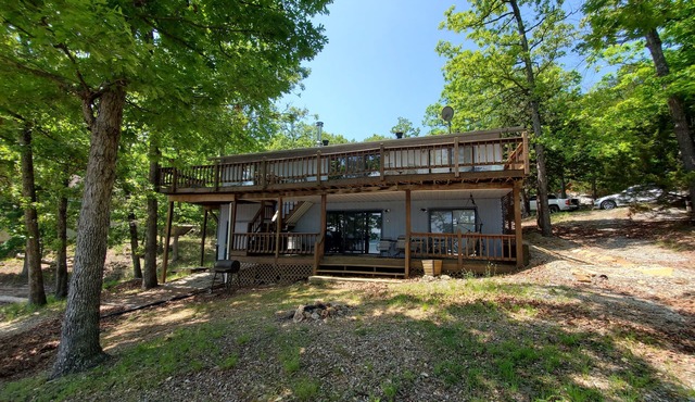 BERGS NEST-Lakefront Home-Incredible Shoreline Close to House!