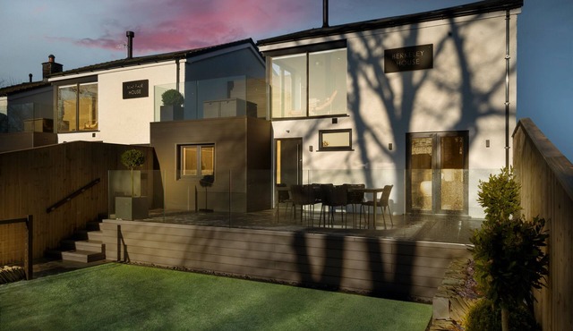 BERKELEY HOUSE, pet friendly, with open fire in Bowness-On-Windermere