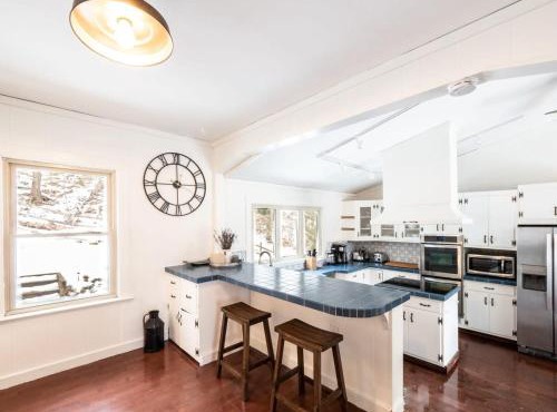 Berkshire Vacation Rentals: Chic Pittsfield Home With A View