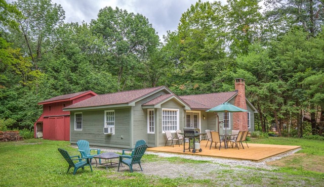Berkshires Retreat & Respite ⭐️ Walk to the water. Peaceful, renovated property.