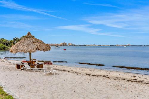 Bermuda Bay Beach & Racquet Club, Unit E