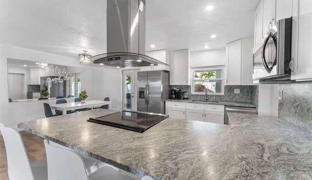 Bermuda Beauty Home - close to Beach & Downtown!