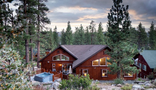 Bernard by AvantStay | Luxurious Cabin in Big Bear w/Hot Tub & Pool Table
