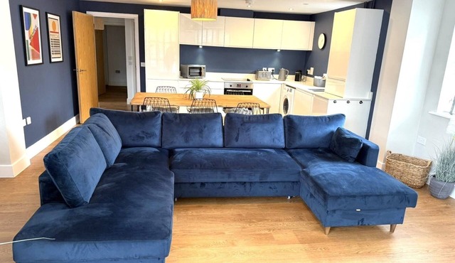 Bernard Point- large two bed apartment in city