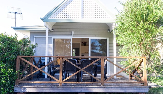 Berrara Lagoon Front Chalet