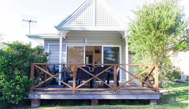 Berrara Lagoon Front Chalet