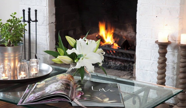 Berrima Cottage offers ambience, open fire, AC walk to village, Pets welcome.