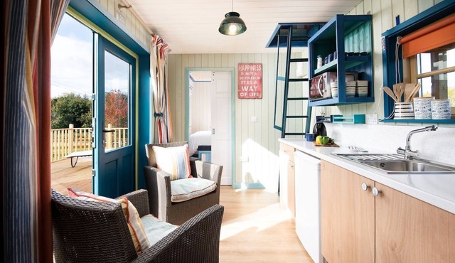 BERRINGTON BEACH HUT - 4 miles from beach, 7.5 miles to Berwick, sleeps 2+2