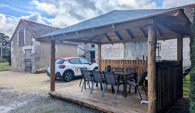 Berry cottage: covered terrace, ping-pong, near Beauval Zoo and Valençay Castle