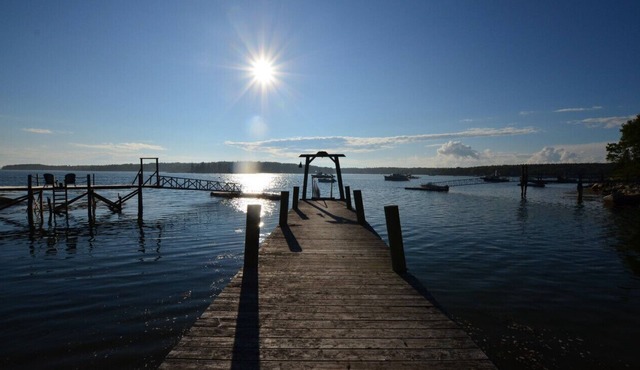 Berry Cottage, private dock, overlooking a sandy beach and bustling harbor