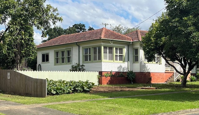 Berry FiftyFour - Full house, pet friendly garden, close to everything in Berry!