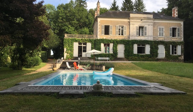 Berry manor house, swimming pool and tennis court