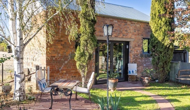 BERRY STABLE - CHINOISERIE CHIC IN TARADALE