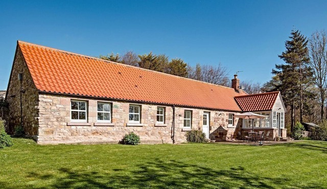 BERRYBURN COTTAGE, near Berwick upon Tweed - Dog friendly, rural cottage sleep 6