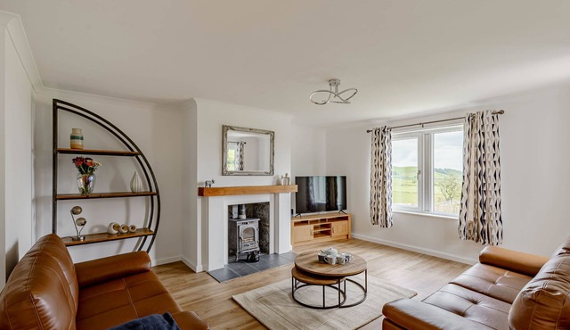 Berryrigg Cottage - a cottage that sleeps 6 guests in 3 bedrooms