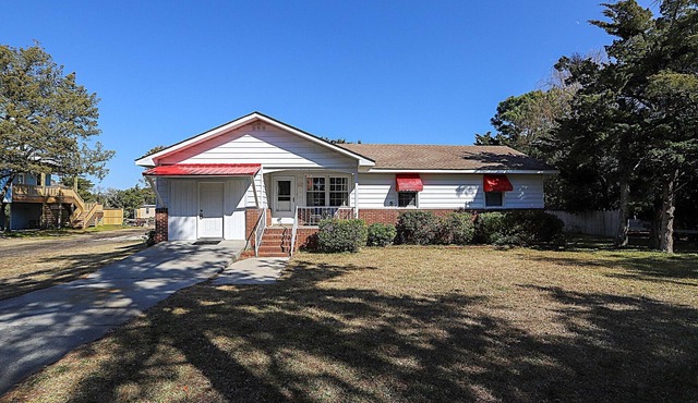 Bertha's Cottage: Rec Room l Fenced Yard l Pet Friendly