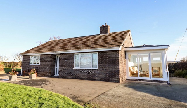 BERWYN VIEW, family friendly, with a garden in Welshpool