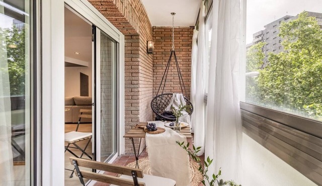 Besalu - 3 bedrooms and balcony in Castilla