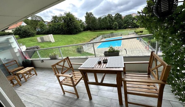Besançon- Appart avec balcon et piscine pour Groupe pro et famille
