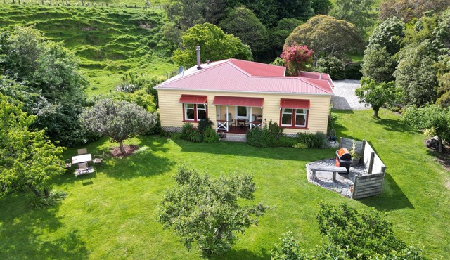 Bespoke Cottage, outdoor baths, wine tasting, pet friendly in Sleepers Vineyard