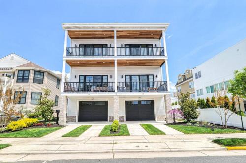 Bespoke Elegance - A Modern Coastal Masterpiece