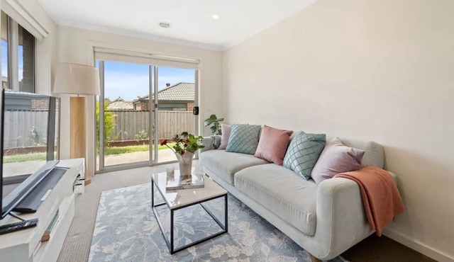 Bespoke Modern Home Self Check-In & Parking