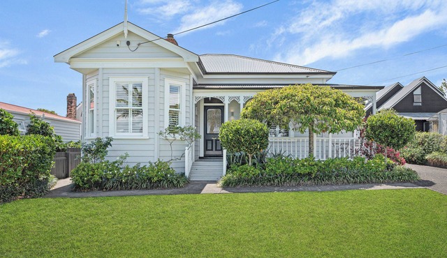 Bespoke Stays - Coastal Hideaway