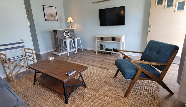 Best 1 Bedroom in SIC! 1 Block to the Beach. A+ location . Walk to Everything!