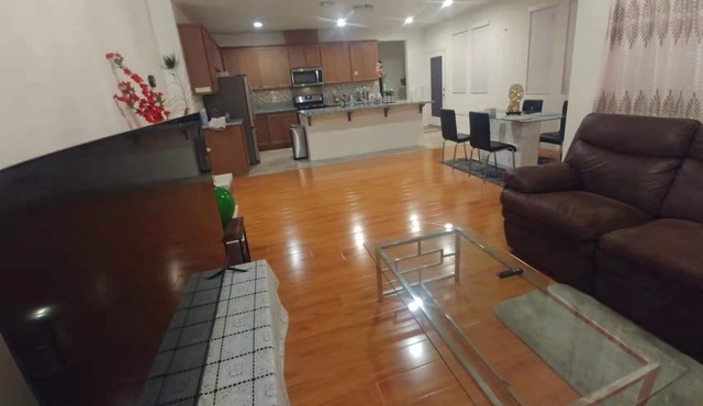 BEST 4 BEDROOMS 3 BATHS NEAR DISNEY