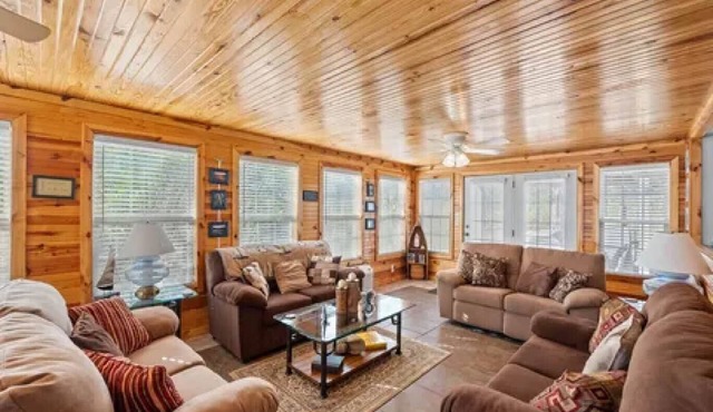 Best Access on Lake Cumberland! 4bedroom waterfront house on boat ramp in Nancy!