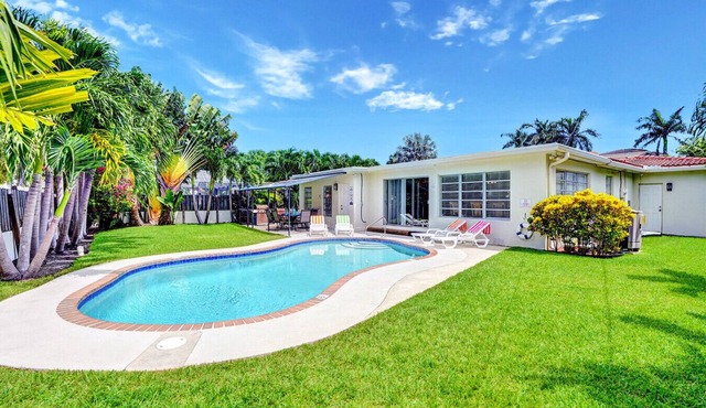 Best Area Spacious 4BR Heated Pool Mins To Beach