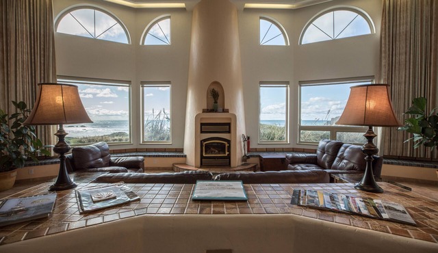 Best Beach Front House in Bandon, Ocean View Spa, Fireplace, Golf, Fishing,