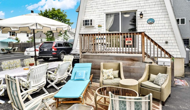 BEST BEACH LOCATION OCEANVIEW OOB 2 STOREY COTTAGE 3 BEDROOM &AMAZING PATIO AREA