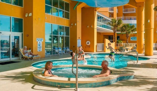Best Beachfront Resort @ PCB Splash 1203E Free Beach Chairs Pools Crib