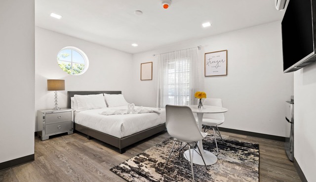 Best BnB by the Miami Herald 2 years running - book Sunset Inn South Miami now!