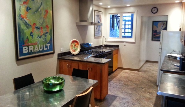 Best Castro Location 1 Bedroom w/Washer and Dryer in Unit, Gourmet Kitchen