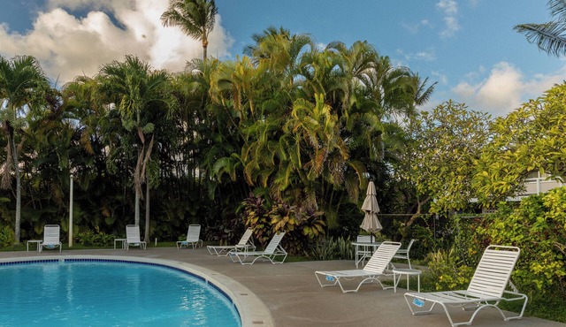 Best Choice! Unit with Kitchen, Outdoor Pool, Free Parking Onsite!