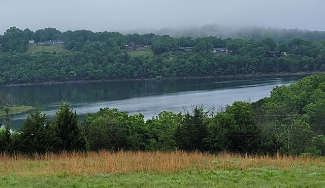 Best Dam View! Lake access, Lake & Dam view+room to roam.