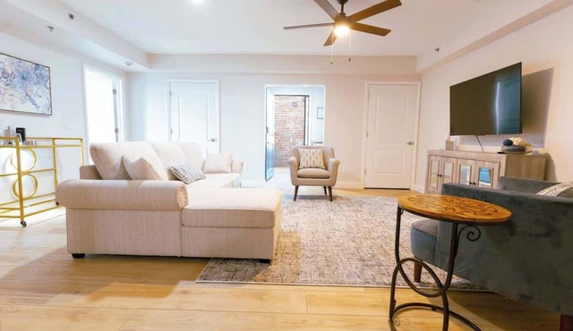 Best Downtown Lexington location! + free parking