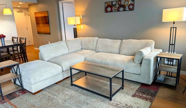 Best Downtown Location, Walk to Stadium & Pike Pl Market, Balcony, Water Views