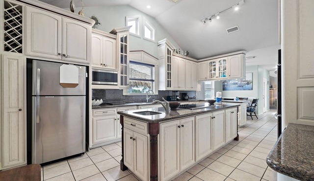 Best fishing spot with outdoor living area in Galveston!!!