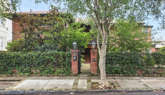 Best Garden District Location - Steps to Street Car!