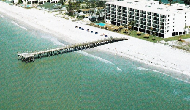 Best Gulf Beachfront Sand Dollar 512, 3/2, Sleeps 8, Gulf & Intracoastal views!