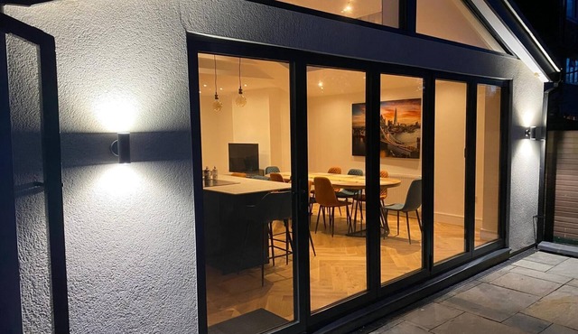 Best house on the street! Up to 10 guests- perfect for families, contractors