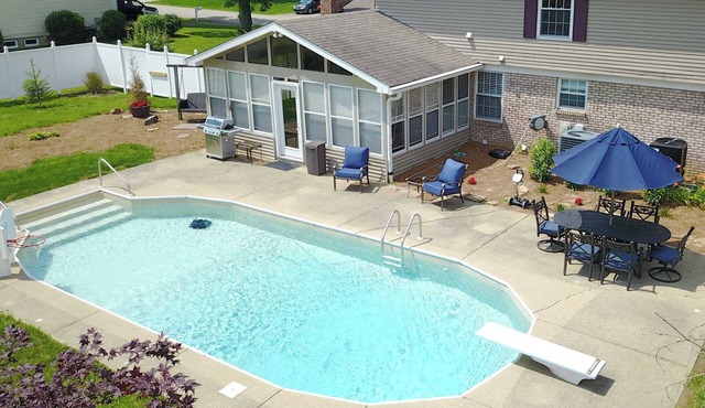 Best in show. Pool. Bar. Pool Table. Basketball.