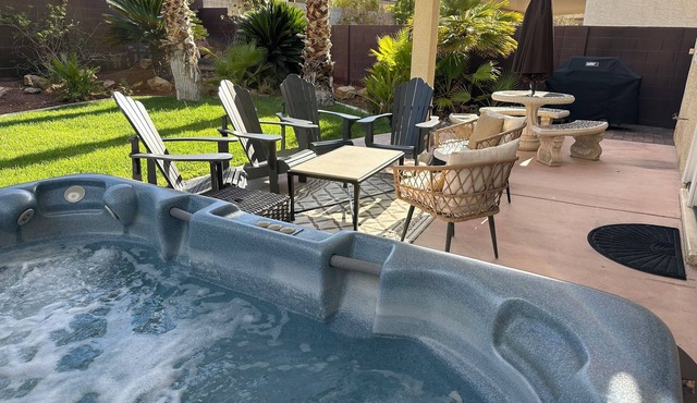 Best Kept Secret! 4 King Beds ·Hot Tub · 9ft Pool Table · 5 Min to South Point