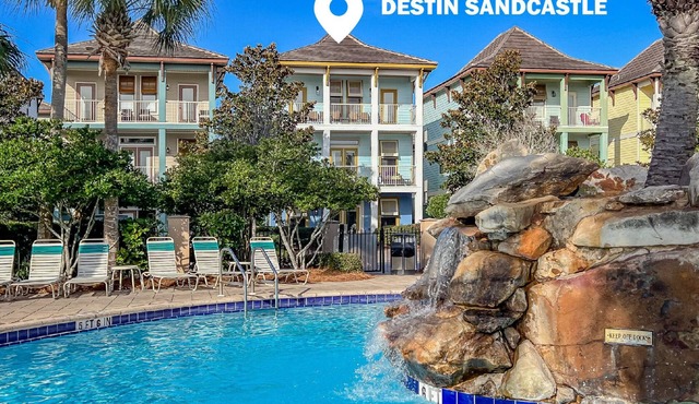 Best Lagoon Pool View in Destin Walk to the Beach Spacious Stay