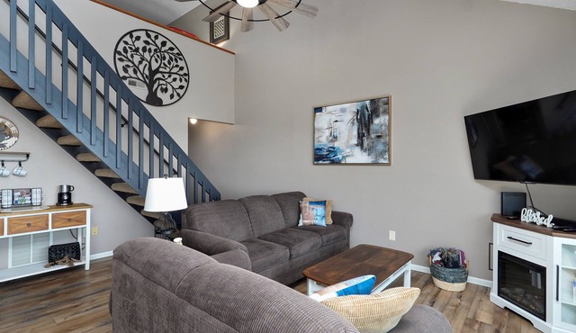 Best Lake Views, Arcade Games, Near Silver Dollar City with Free Daily Tickets!