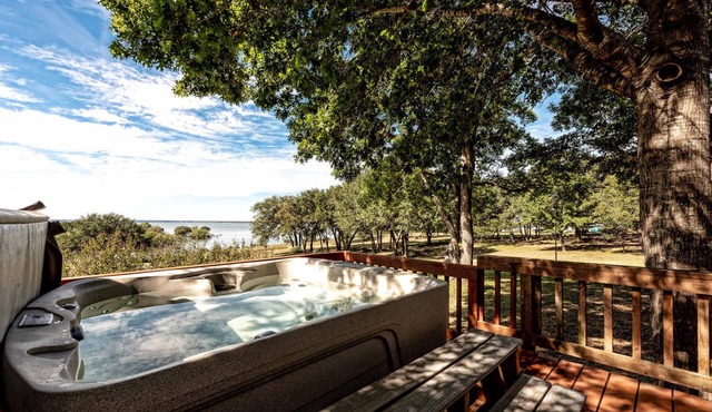 Best Lakefront, Amazing Sunset Home on Lake Whitney