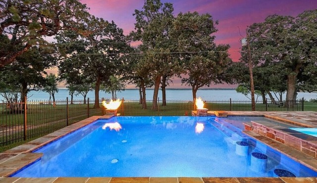 BEST LAKEHOUSE on LEWISVILLE Lake with POOL/SPA